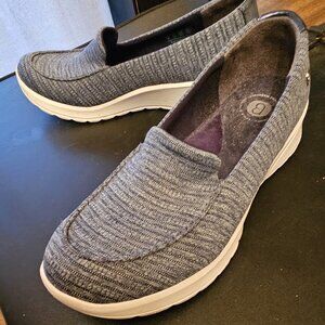 BZees Slip On Blue shoe, Size 8M